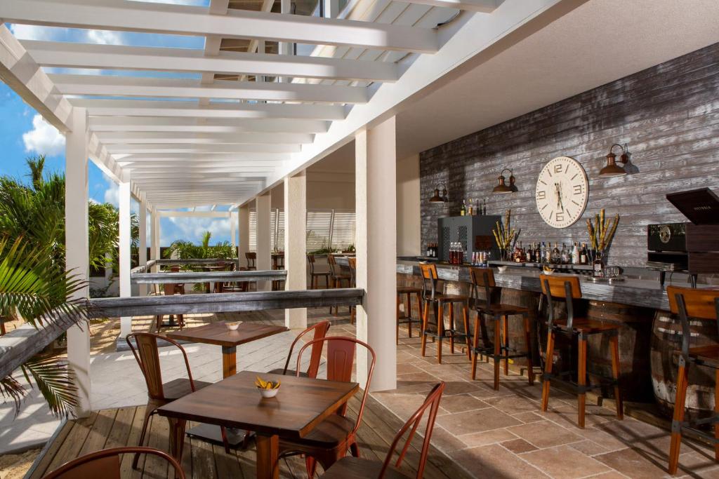 Restaurace v ubytování Hammock Cove Antigua - All Inclusive - Adults Only