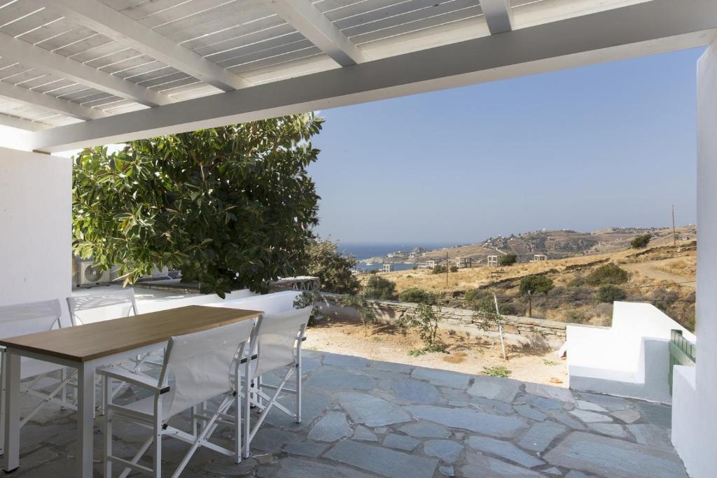 Fotografia z galérie ubytovania 67sq meters modern apartment with a swimming pool and sea view in Koundouros v destinácii Koundouros