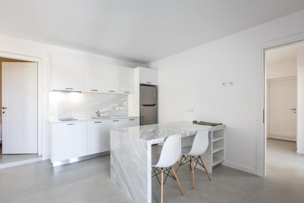 Fotografia z galérie ubytovania 67sq meters modern apartment with a swimming pool and sea view in Koundouros v destinácii Koundouros