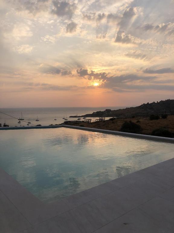 Fotografia z galérie ubytovania 67sq meters modern apartment with a swimming pool and sea view in Koundouros v destinácii Koundouros