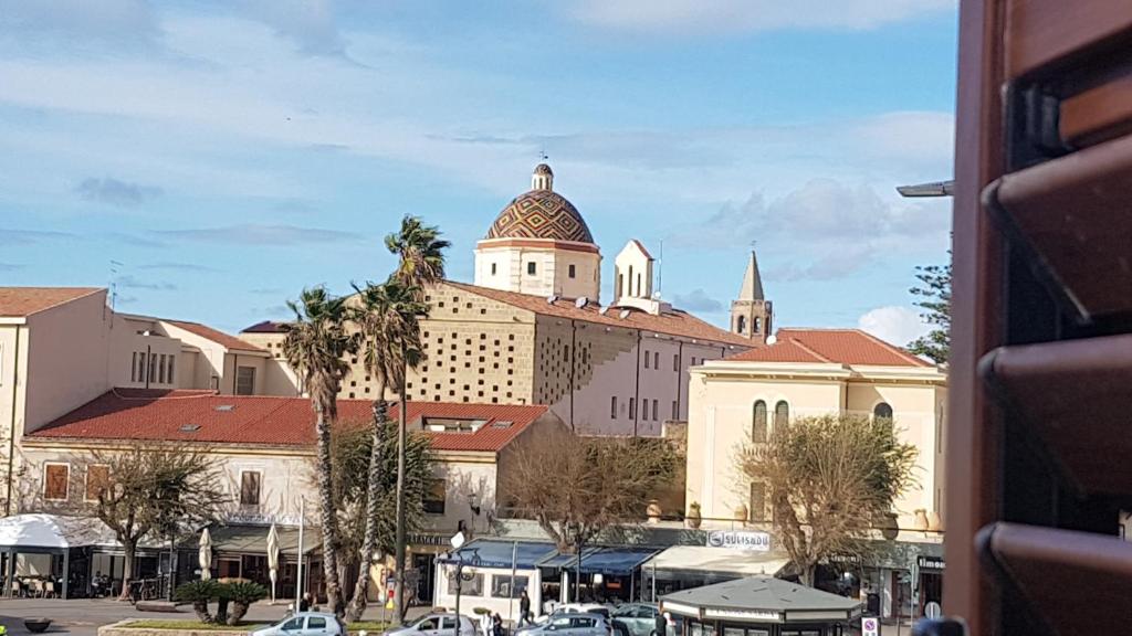 a view of a building with a mosque at Sweet Loft (Iun P8227) in Alghero