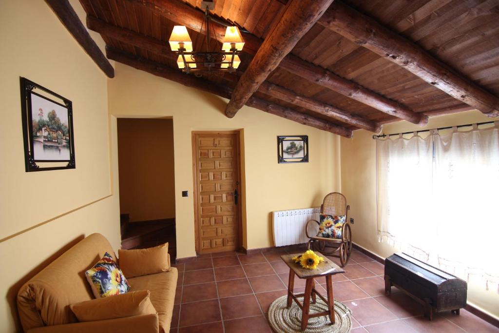 a living room with a couch and a table at Casa Rural Las Huertas de Buendia in Buendía