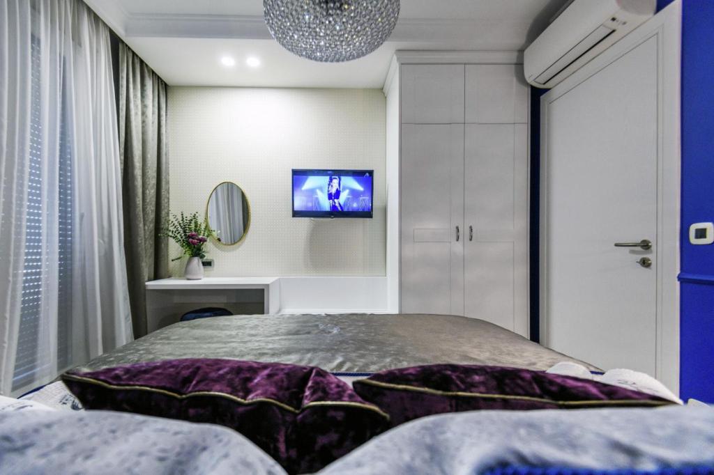 DiVine Luxury Apartment Purple - 7