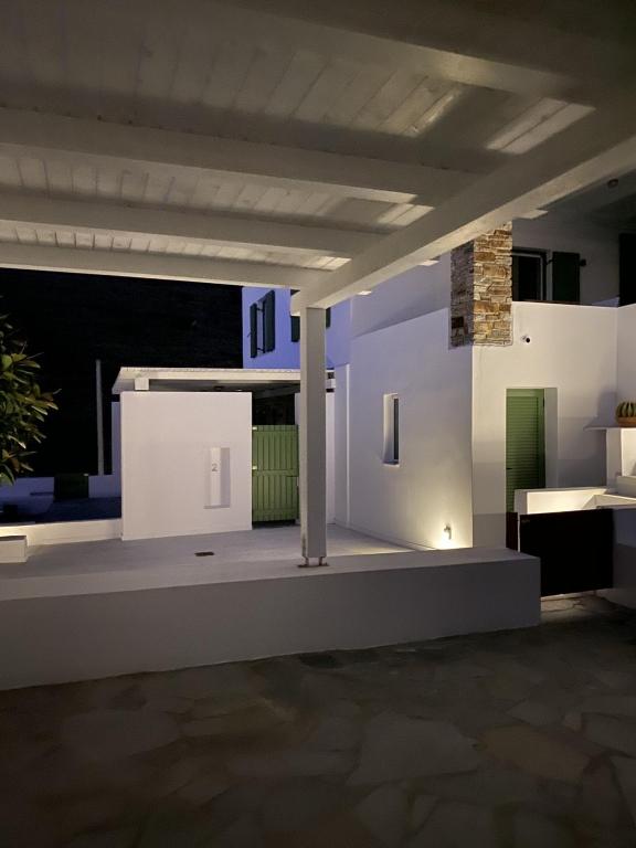 Fotografia z galérie ubytovania 67sq meters modern apartment with a swimming pool and sea view in Koundouros v destinácii Koundouros