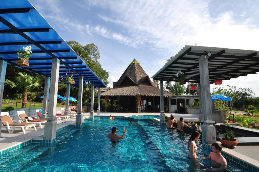 Bazén v ubytování Samui Honey Tara Villa Residence nebo v jeho okolí
