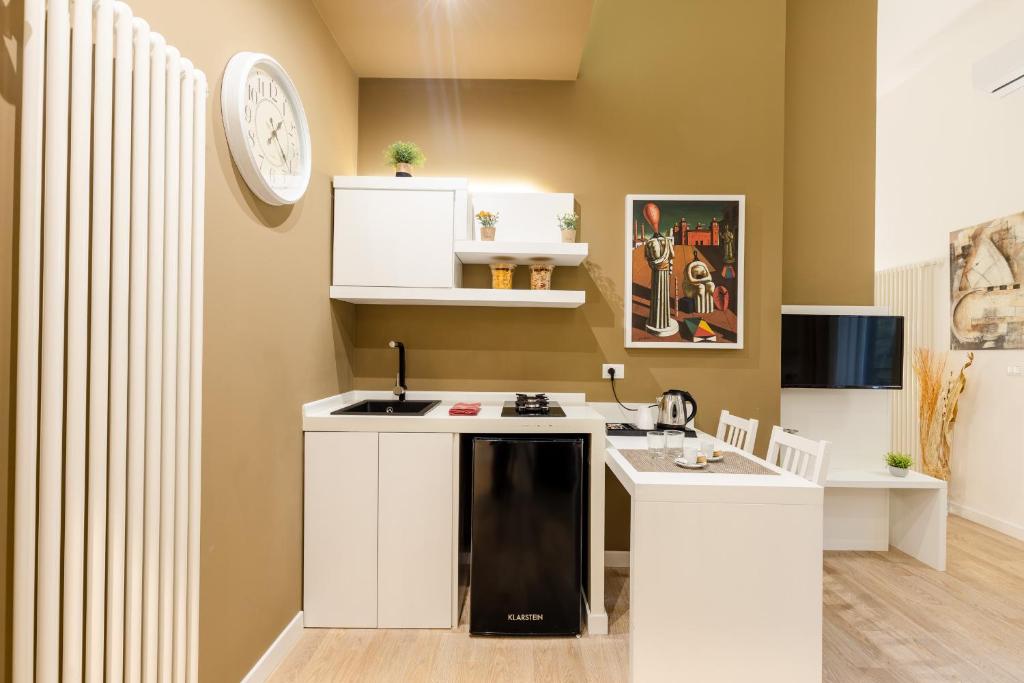 A kitchen or kitchenette at Residenze Chamur Via Giuseppe Sciuti