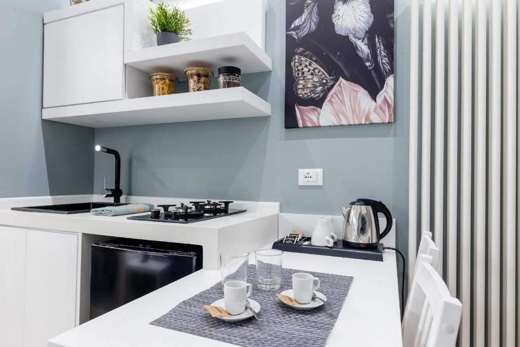 A kitchen or kitchenette at Residenze Chamur Via Giuseppe Sciuti