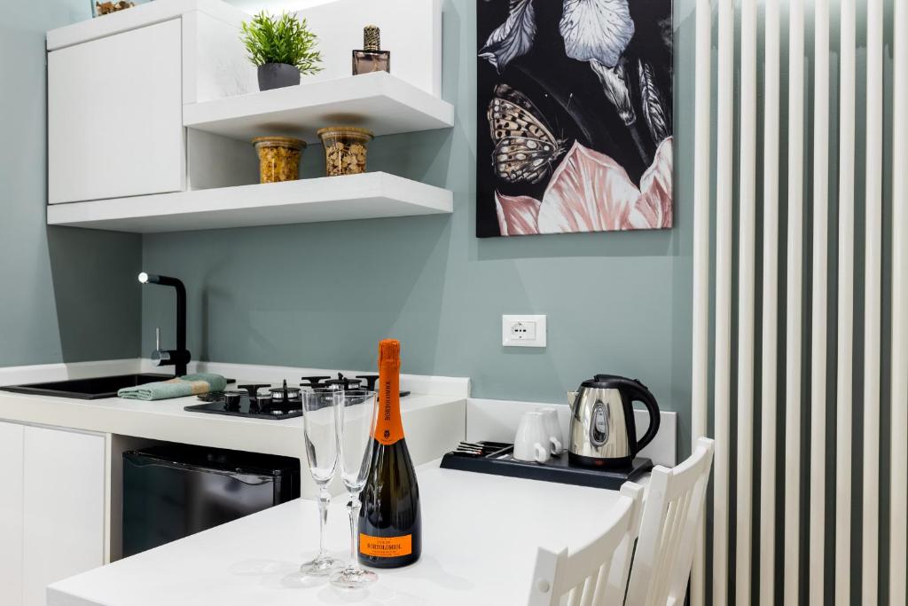 A kitchen or kitchenette at Residenze Chamur Via Giuseppe Sciuti