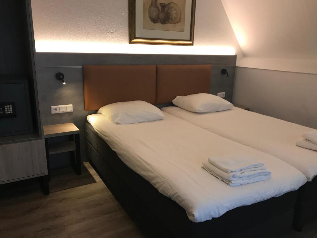 Postel nebo postele na pokoji v ubytování Hotel De Weyman