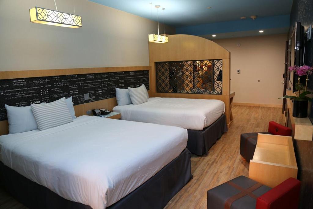 Llit o llits en una habitació de TRYP by Wyndham New York City Times Square - Midtown
