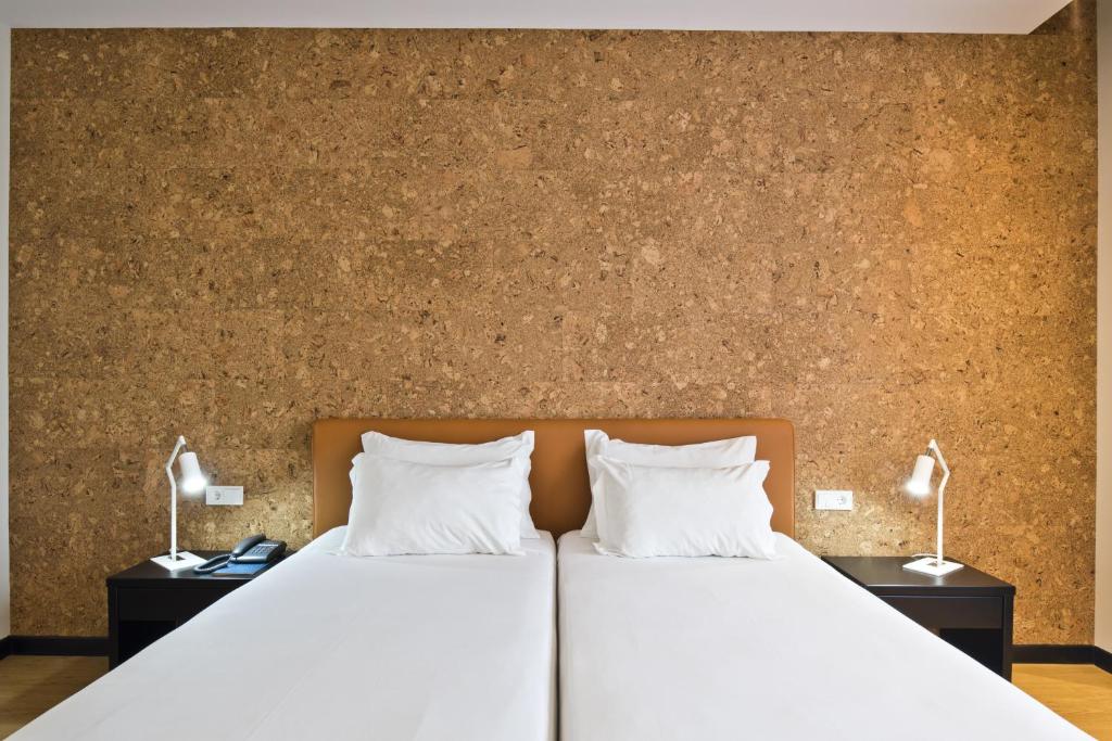 Uma cama ou camas num quarto em LAM Hotel Estarreja