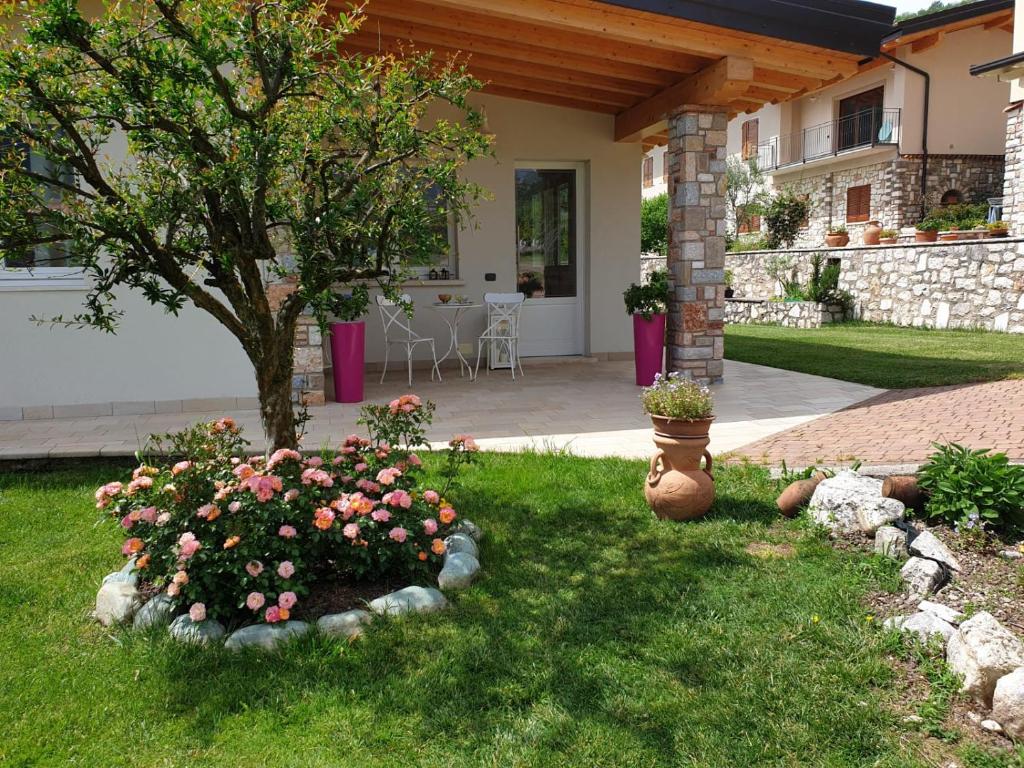 a house with a garden with flowers in the yard at Villa Maria in Tremosine Sul Garda