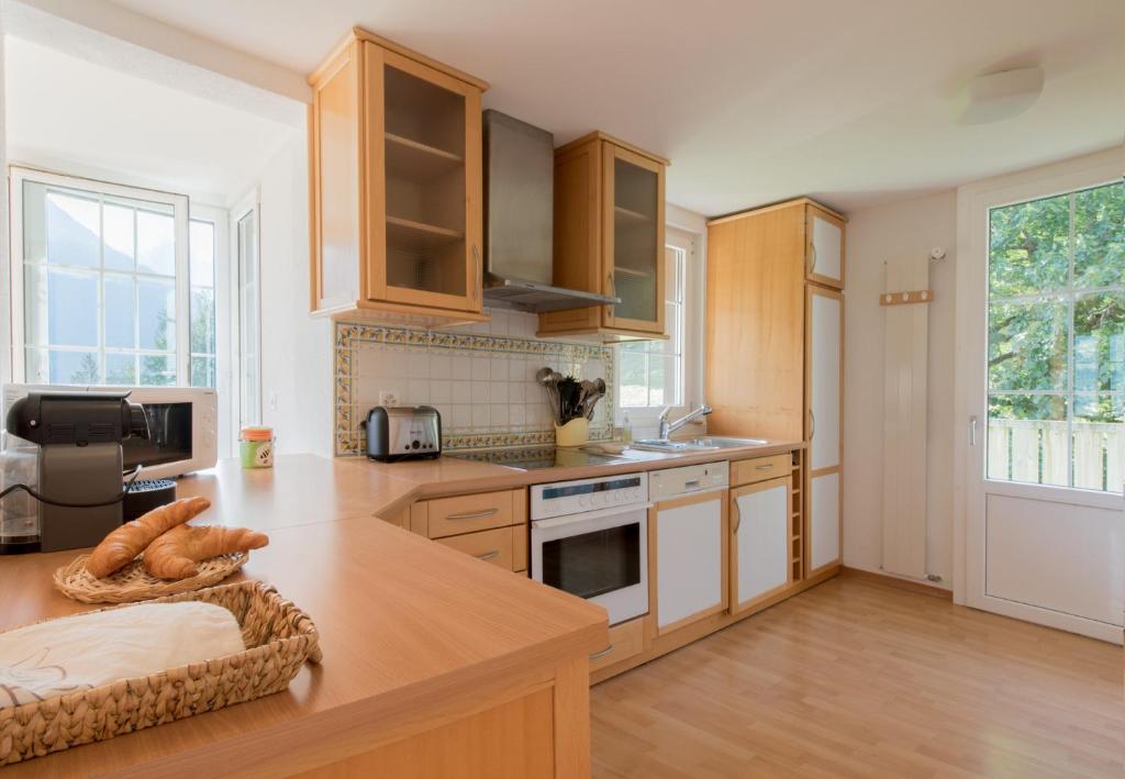 Kuchyň nebo kuchyňský kout v ubytování Chalet Hunnenfluh