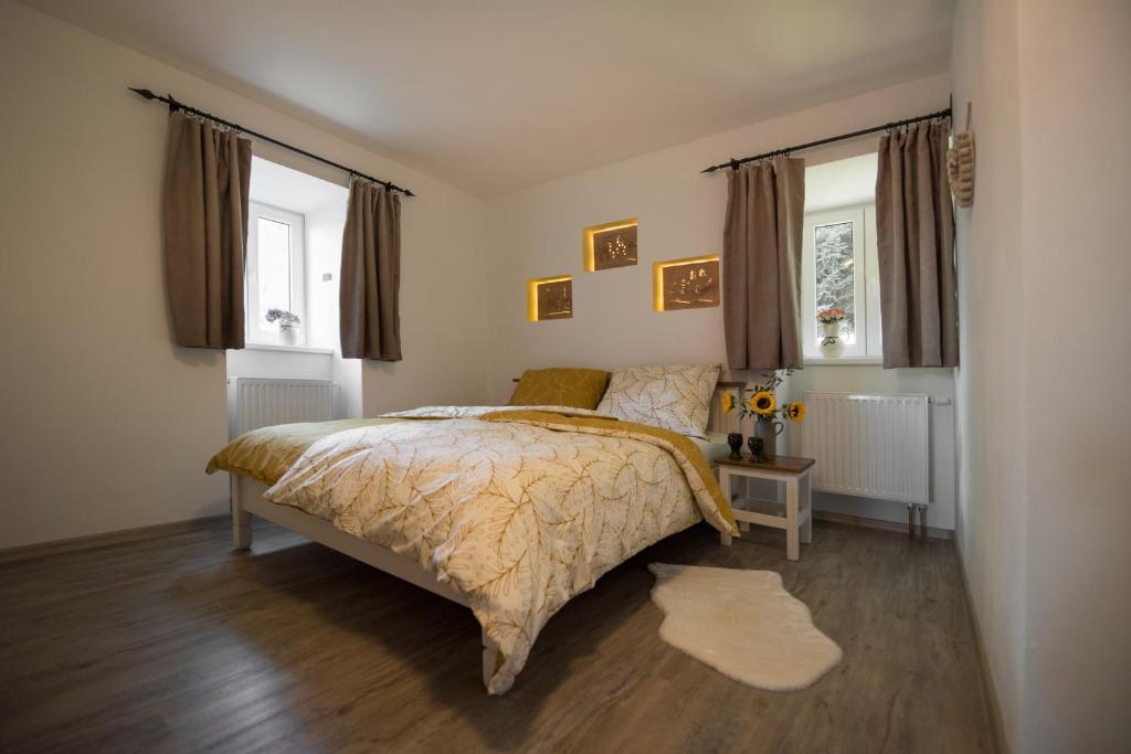 Postel nebo postele na pokoji v ubytování Apartmány HÁJOVNA Lipno