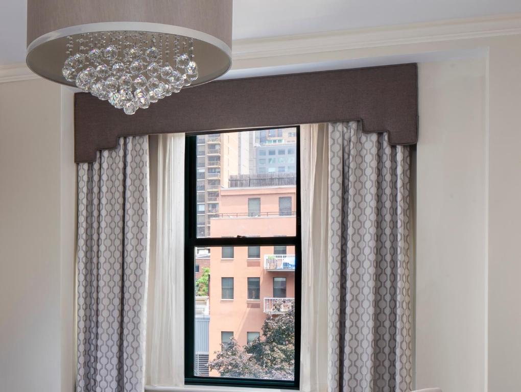 Park South Hotel, part of JdV by Hyatt - Double Room With Two Double Beds And Accessible Shower - Disability Access