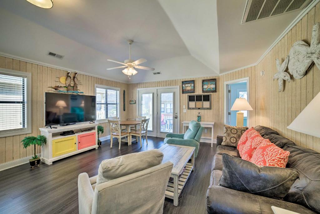 Walk to Apache Pier Coastal Condo with Pool Access