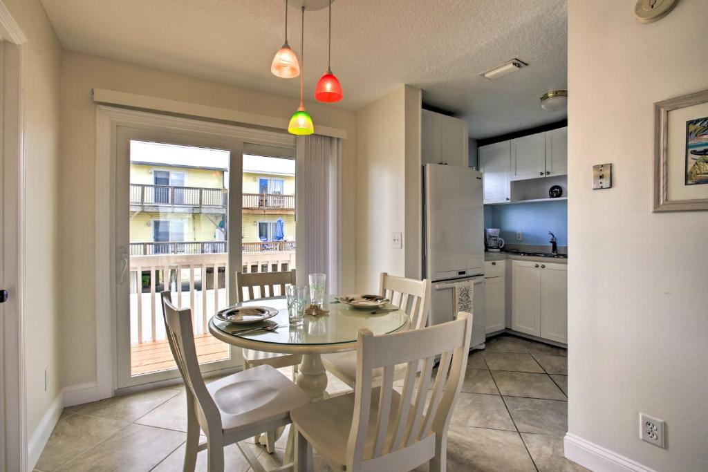 a kitchen and dining room with a table and chairs at Bright Fernandina Beach Townhome Walk to Ocean! in Fernandina Beach