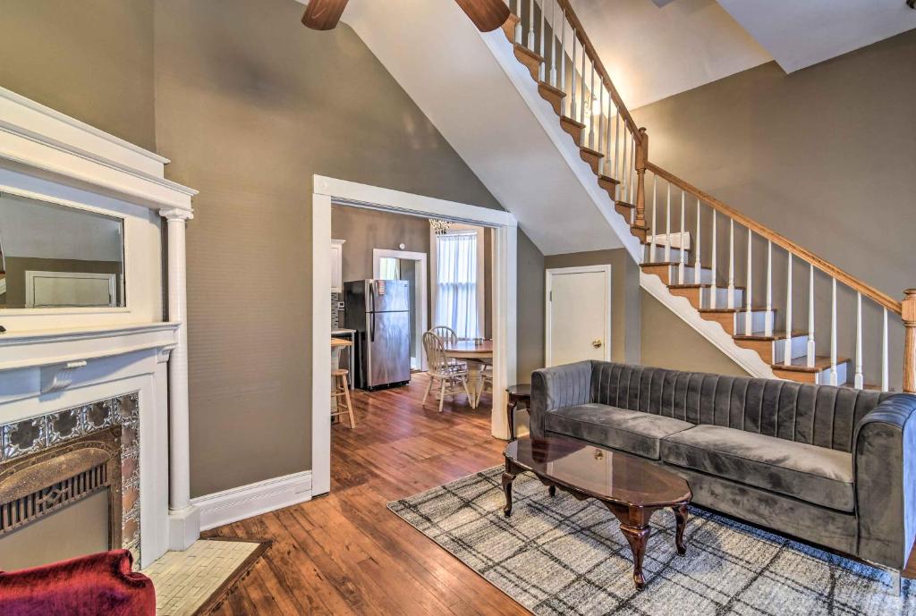 Stylish Vicksburg Apt with Porch 2 Mi to Casino!, Vicksburg (updated