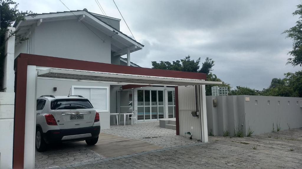  Casa com piscina