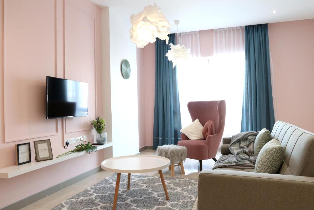 Ruang duduk di Octagon Ipoh by Plush
