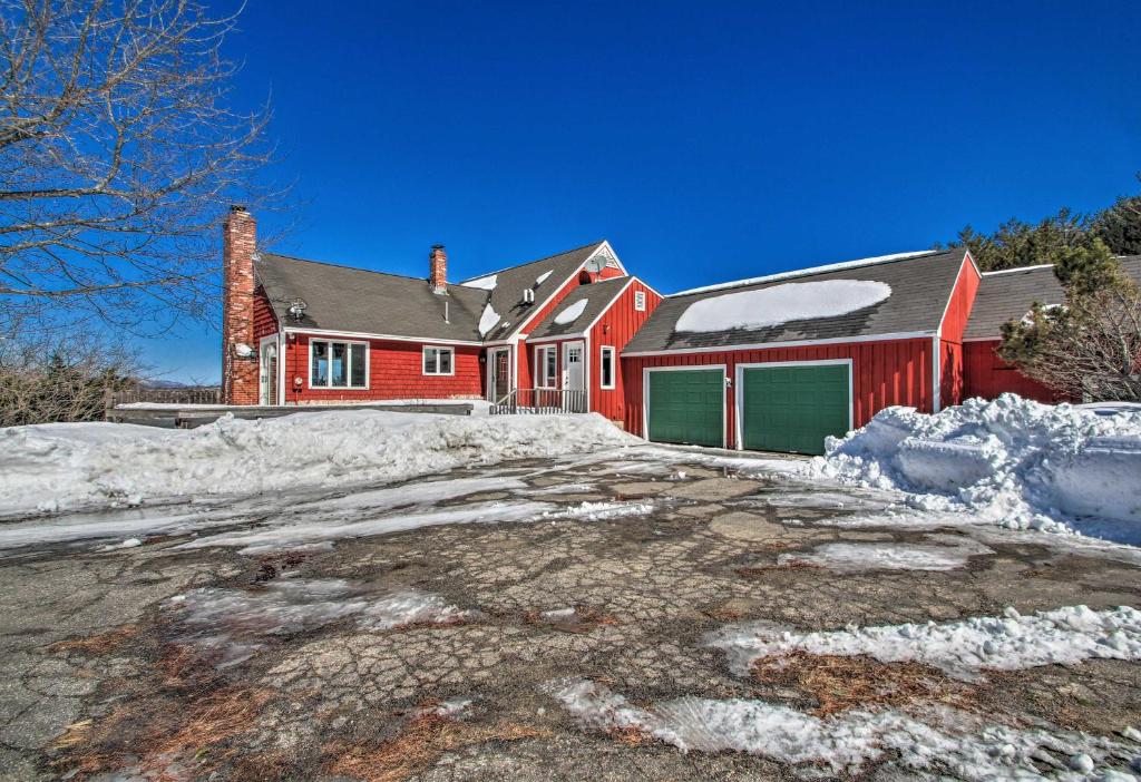 ein rotes Haus mit Schnee davor in der Unterkunft Parsonsfield Vacation Rental Near Skiing and Lakes! in Freedom