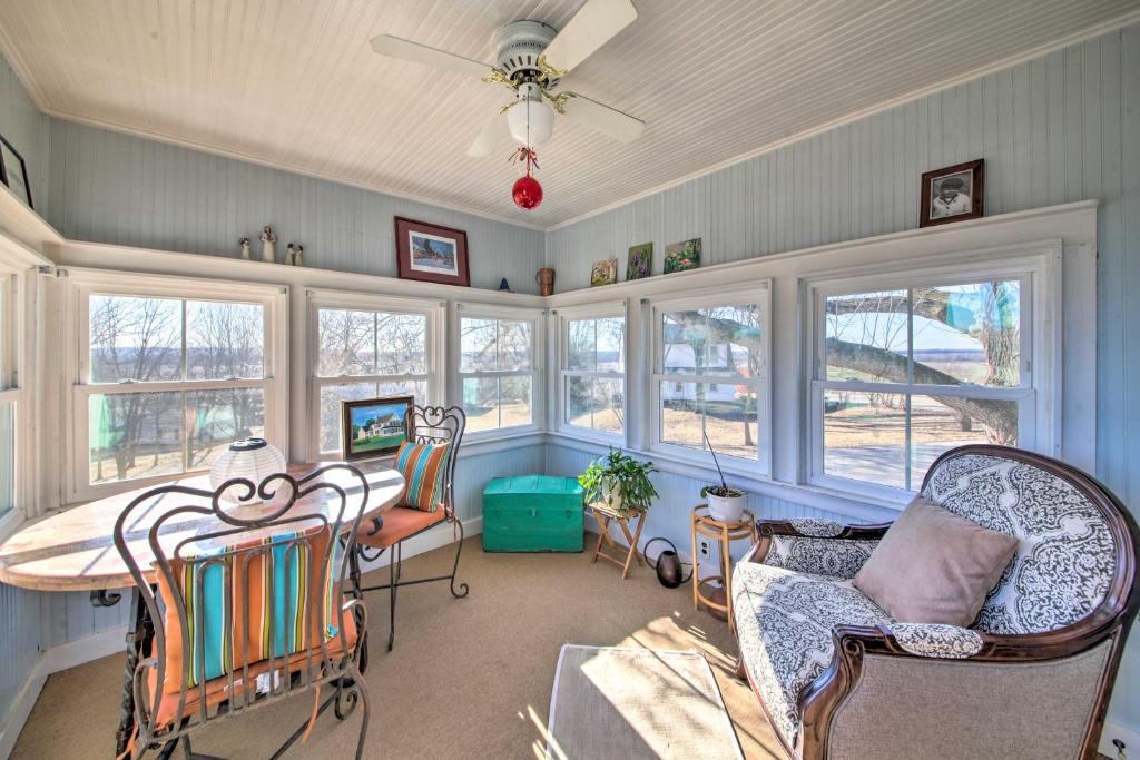 
A seating area at Cozy Augusta Home with Porch-Walk to Katy Trail
