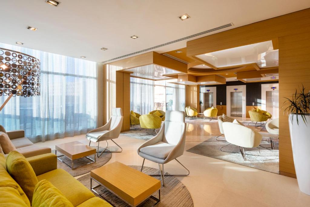 Posezení v ubytování Holiday Inn Muscat AlSeeb by IHG