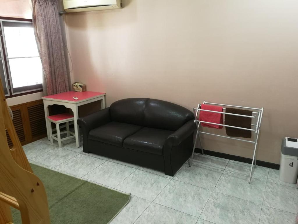 D-Toys Homestay - Chambre Jumelle Avec Salle De Bain Partagée