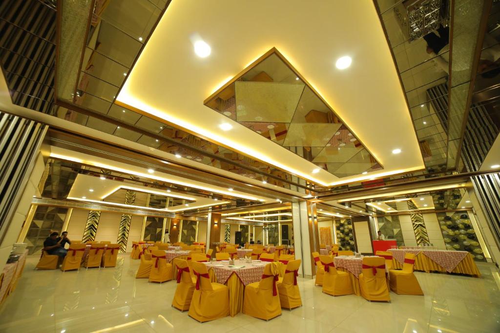 Posezení v ubytování Vijay Vilas Hotel & Convention Hall
