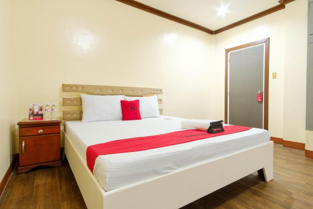 Postel nebo postele na pokoji v ubytování RedDoorz Plus @ Seaborne Hotel Subic Zambales