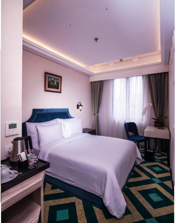 Postel nebo postele na pokoji v ubytování Hotel Des Indes Menteng