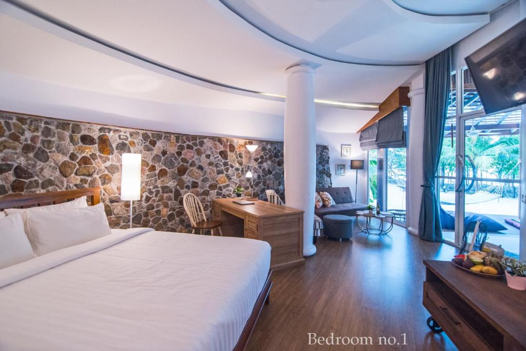 Postel nebo postele na pokoji v ubytování Koh Mak Cococape Resort