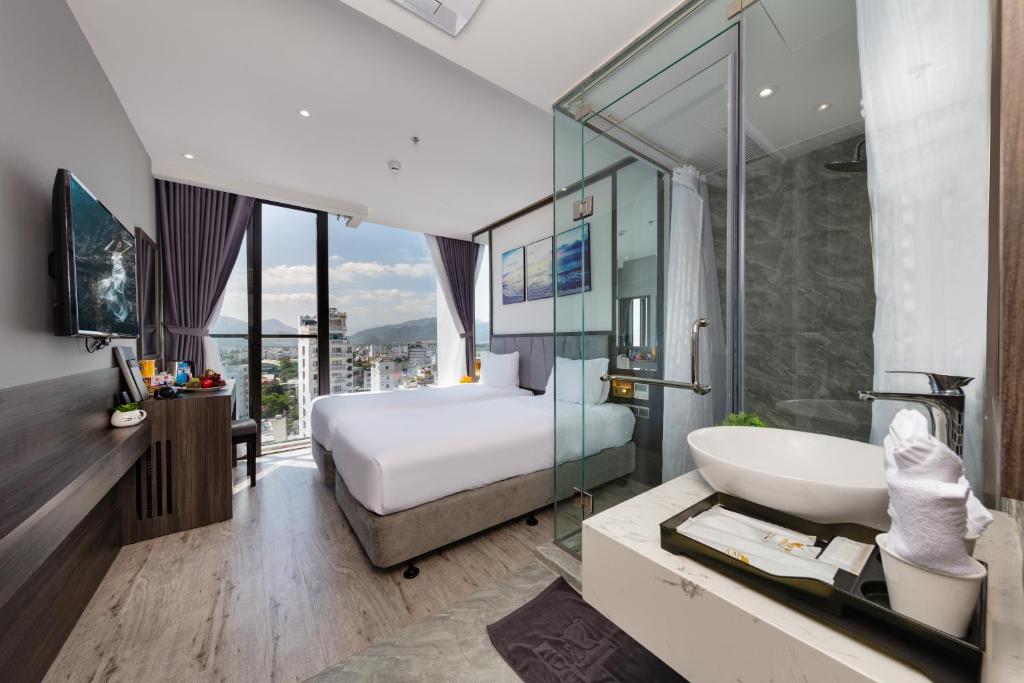 Giường trong phòng chung tại Ivy Hotel Nha Trang