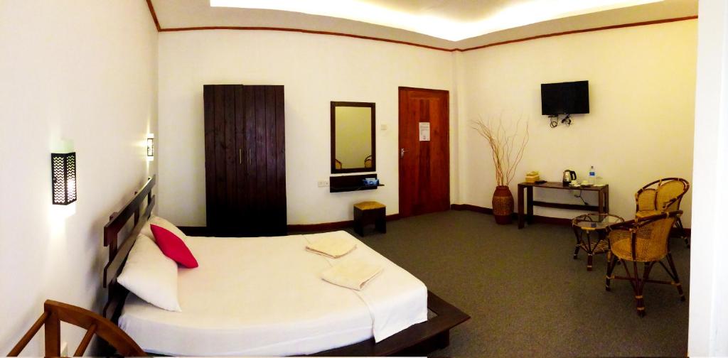 Postel nebo postele na pokoji v ubytování Nico Lagoon Hotel
