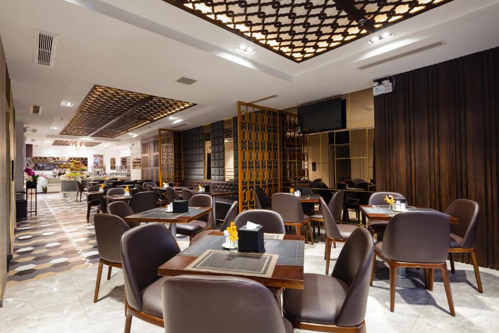 Khu vực ghế ngồi tại Ivy Hotel Nha Trang