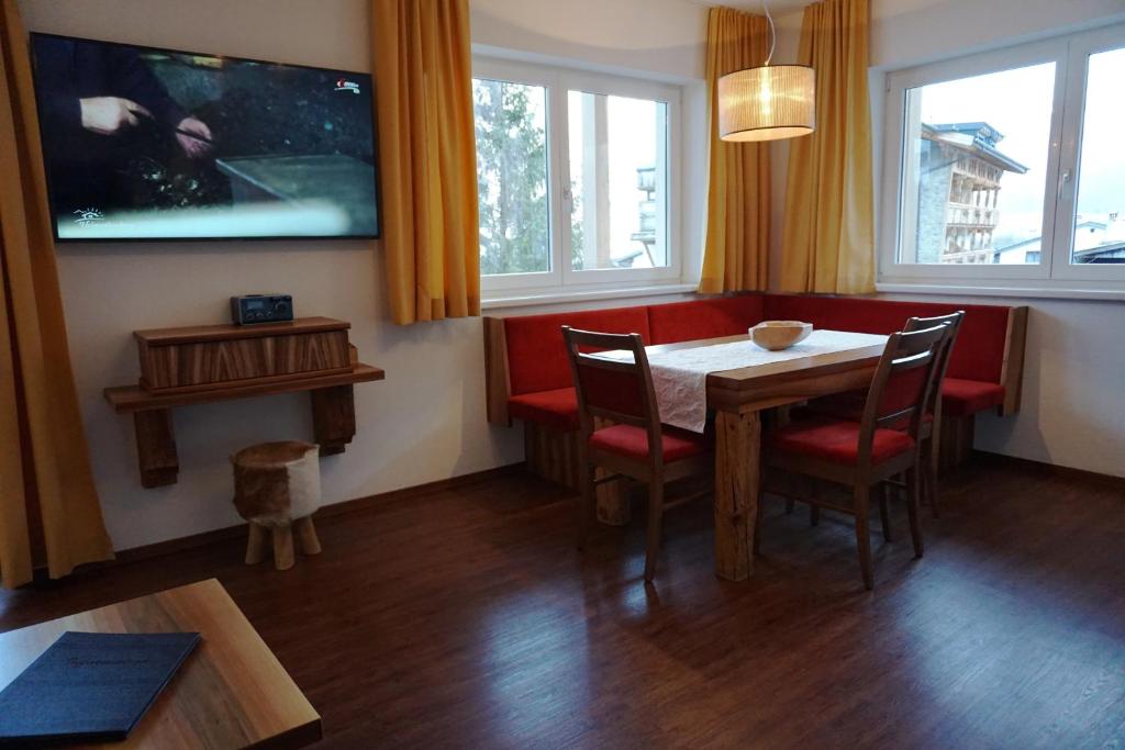 TV a/nebo společenská místnost v ubytování Apart Ideal