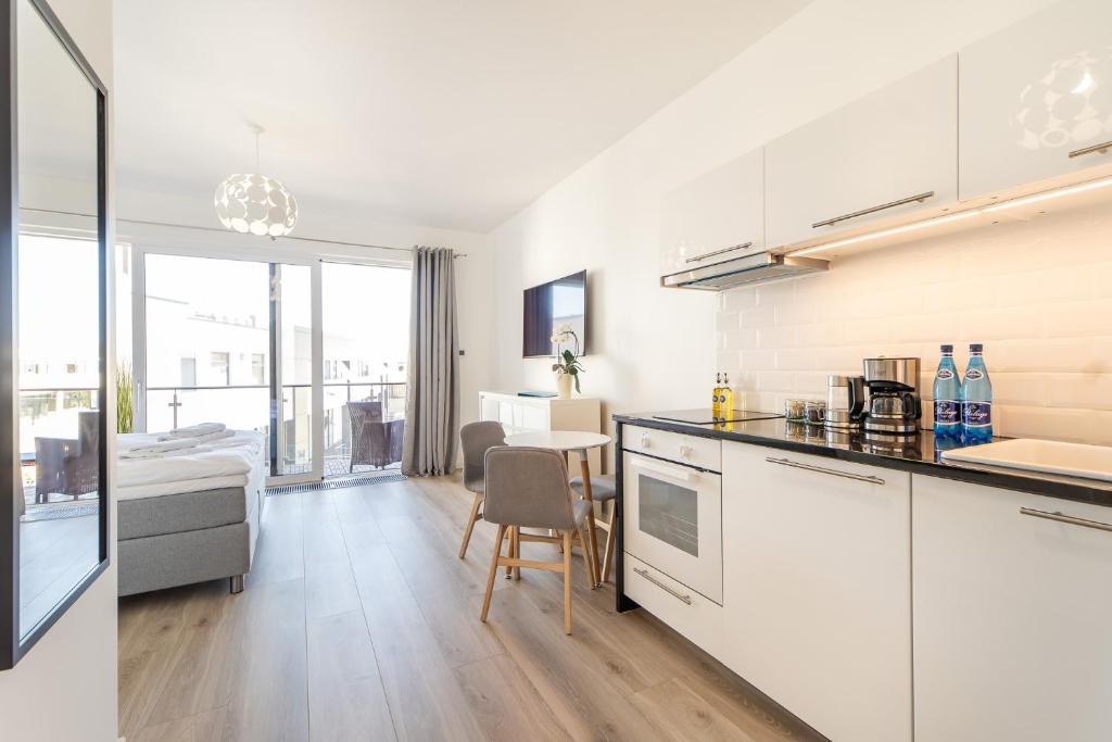 Kuchyňa alebo kuchynka v ubytovaní Apartamenty Flamingo by Noclegi Renters