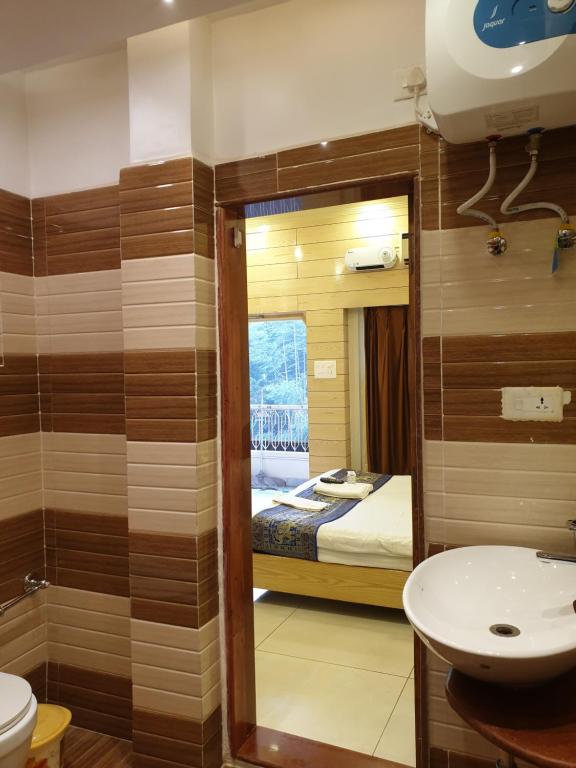 Koupelna v ubytování Hotel Temple On Ganges