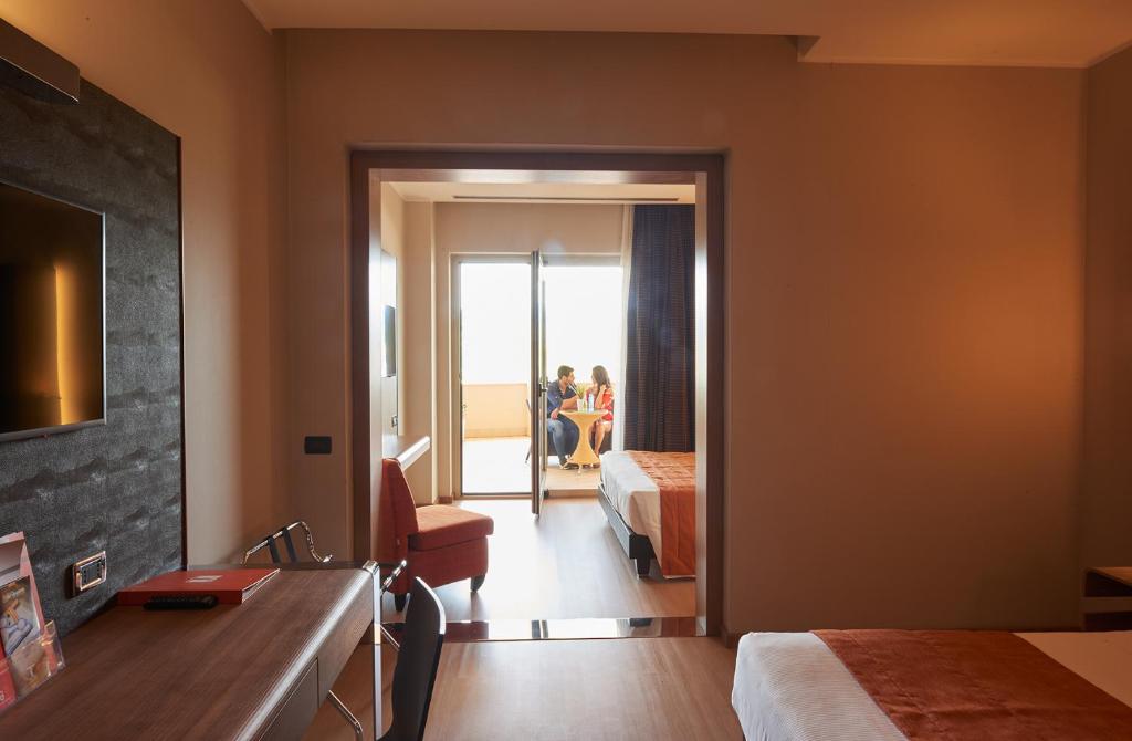 THotel Lamezia - Habitación Familiar Con Balcón
