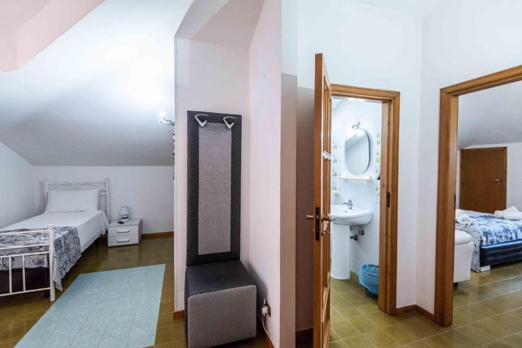 B. & B. Villa Giada - Quadruple Room With Garden View