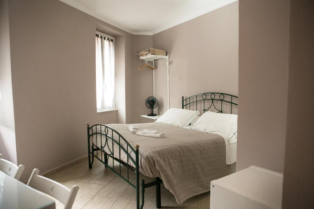 Łóżko lub łóżka w pokoju w obiekcie Vernazza2010 Rooms