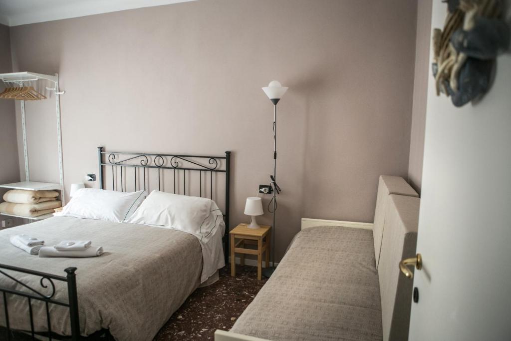 Łóżko lub łóżka w pokoju w obiekcie Vernazza2010 Rooms