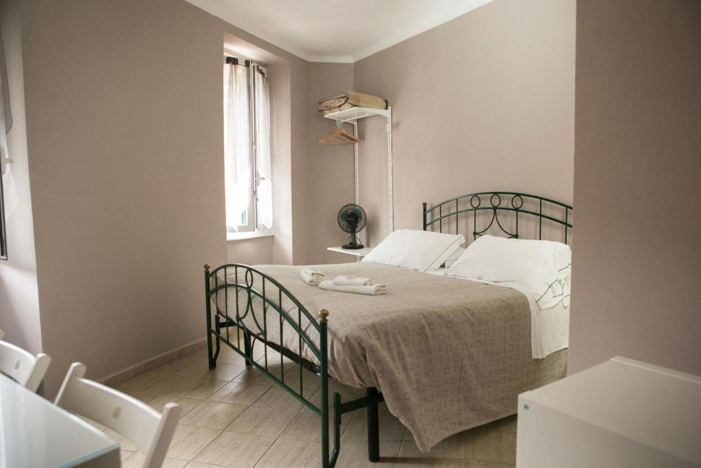 Łóżko lub łóżka w pokoju w obiekcie Vernazza2010 Rooms