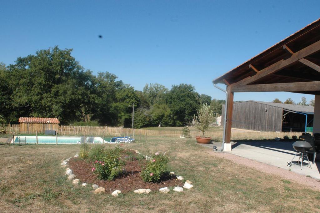 Villa Gites Chambre d hôtes avec piscine Dordogne 2-4-6-8-10 personnes - Huis Met Vier Slaapkamers