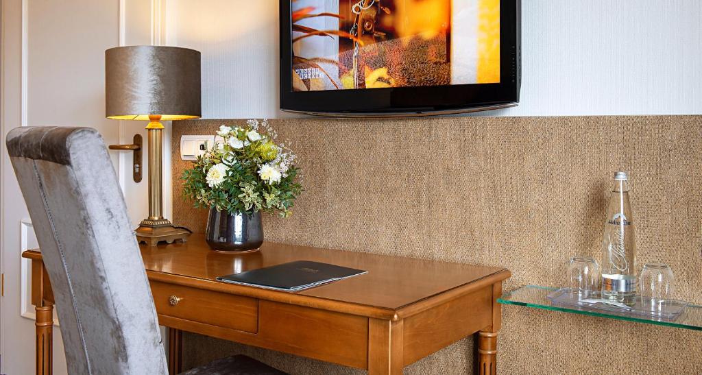 TV a/nebo společenská místnost v ubytování Victor's Residenz-Hotel Berlin Mitte