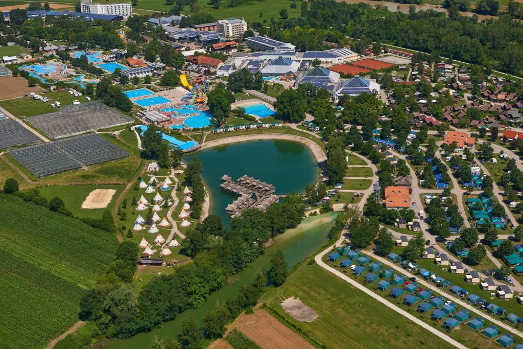Bazén v ubytování Mediteran Travel Mobile Homes in Camping Terme Čatež nebo v jeho okolí