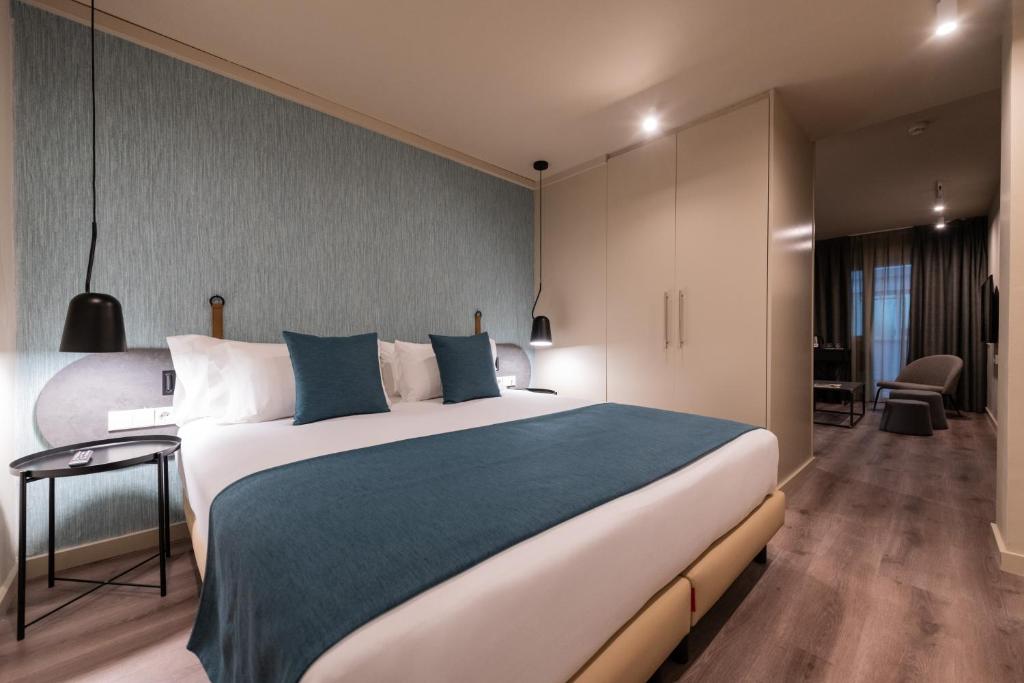 Posteľ alebo postele v izbe v ubytovaní Atenea Rekord Suites