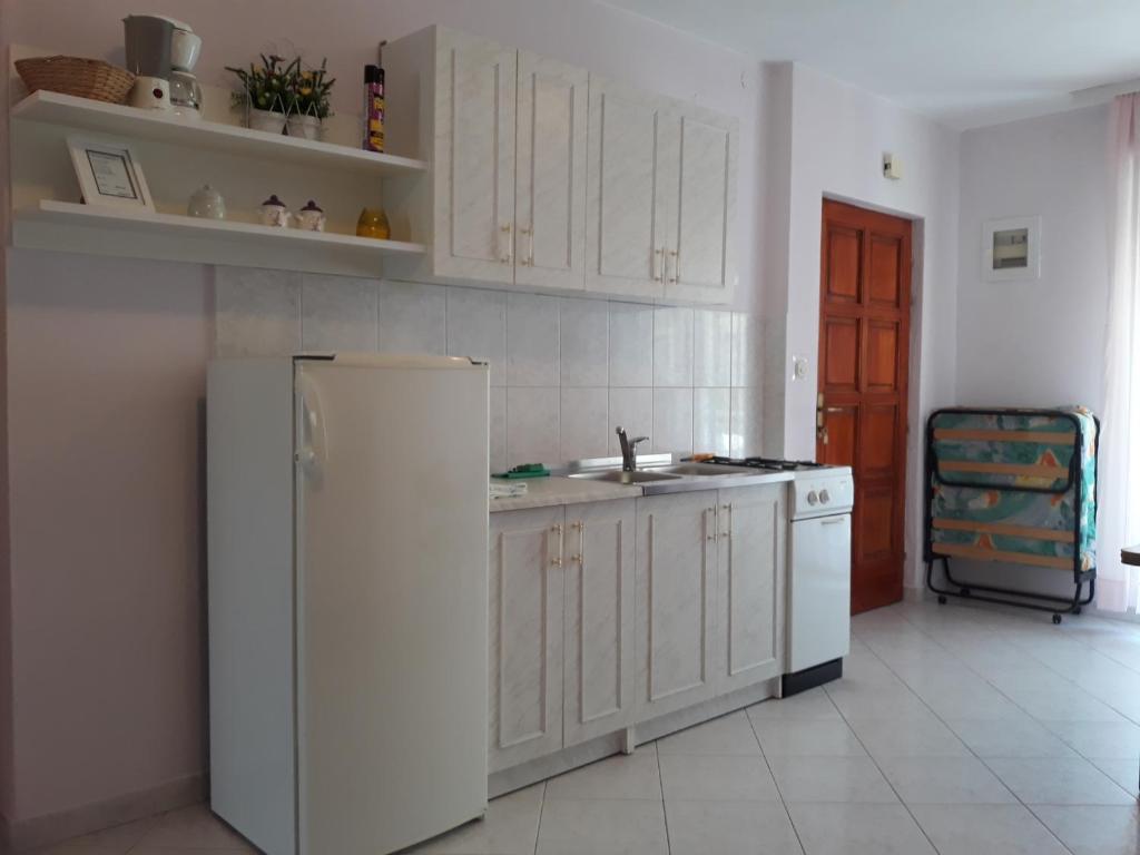 Kuchyň nebo kuchyňský kout v ubytování Villa Calypso