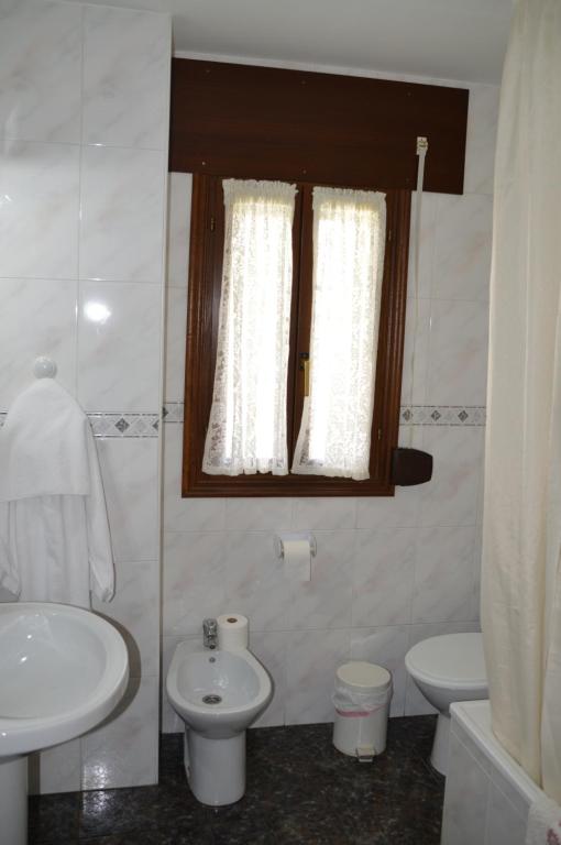 LABELLA Hostal Restaurante, La Calahorra – Updated 2022 Prices