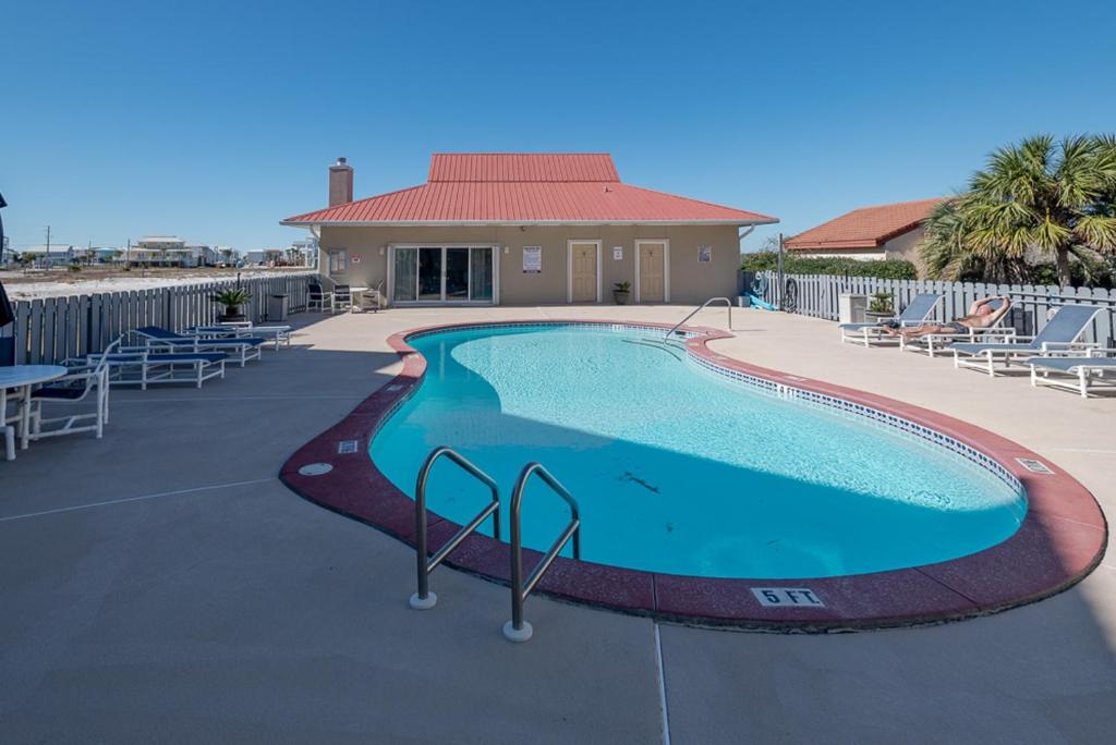 3BR Sunset Harbor Condo w Views - Housity